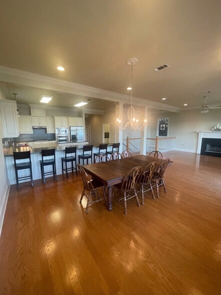 Building Photo - 1200 E Main St