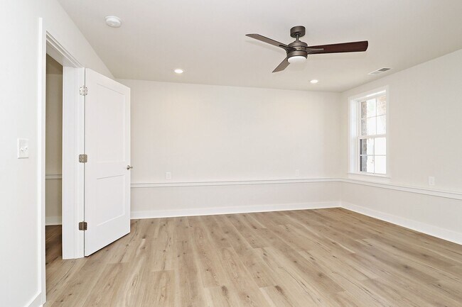 Building Photo - $500 Off 1st Month's Rent! Dog-Friendly End-Unit Apartment