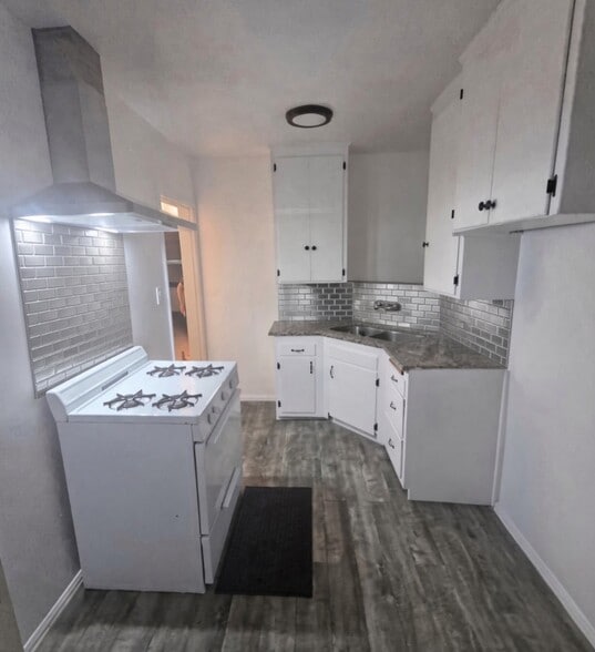 Building Photo - 1307 S Long Beach Blvd