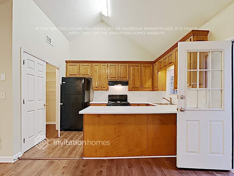 Building Photo - 2875 Winchester Dr