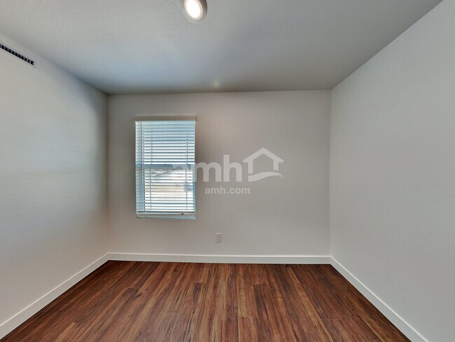 Building Photo - 8319 S 21st Dr