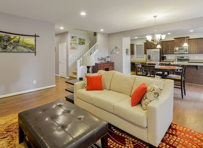 Building Photo - Maple Valley Stunning 5+ Bedroom 2.75 Bath