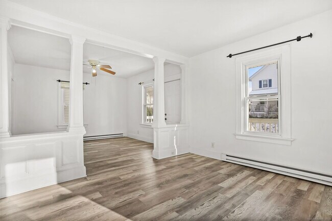 Building Photo - 7 George St