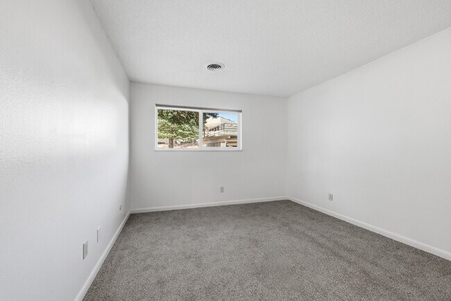 Building Photo - $1,345.95, 2-bed, 2-bath condo located in Colorado Springs with in-unit laundry and $300 cleaning...