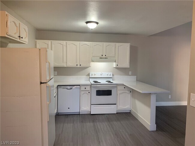 Building Photo - 5187 Garden Ln