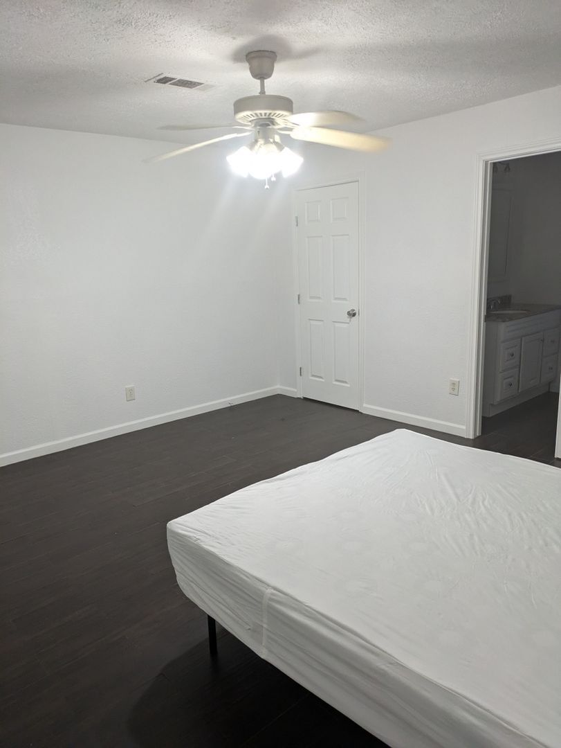 Building Photo - 11127 Sageview Dr