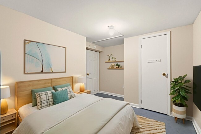 Building Photo - 708 Columbia Rd NW