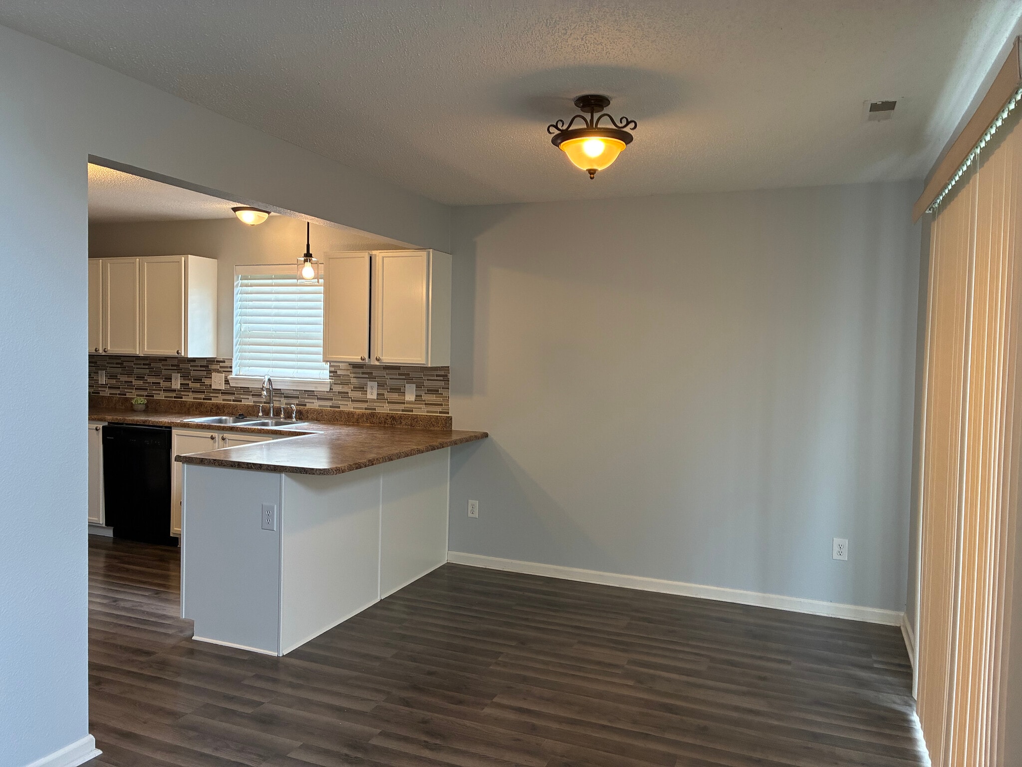 Building Photo - 2396 Meadow Bend Dr