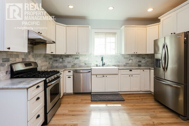 Building Photo - Bright & Spacious Oakland Home with Backya...
