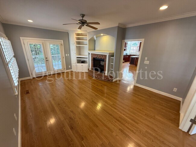 Building Photo - 4BR/2BA/2-0.5BA Custom Home in Greenbrier ...