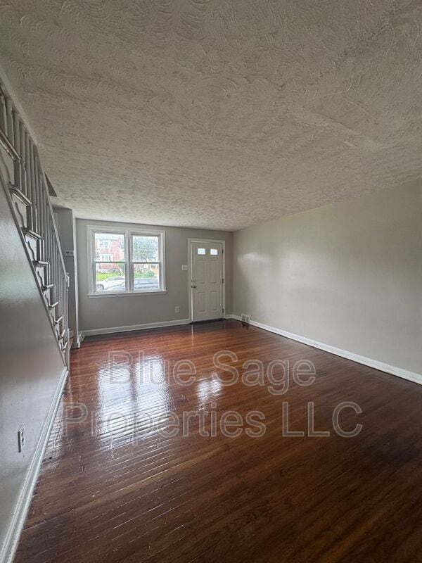Building Photo - 554 S 4th St