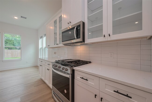 Building Photo - 2532 Wall St