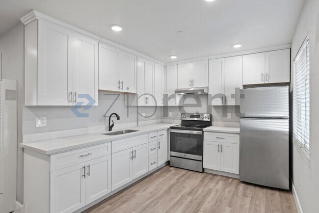 Building Photo - 26910 Manon Ave