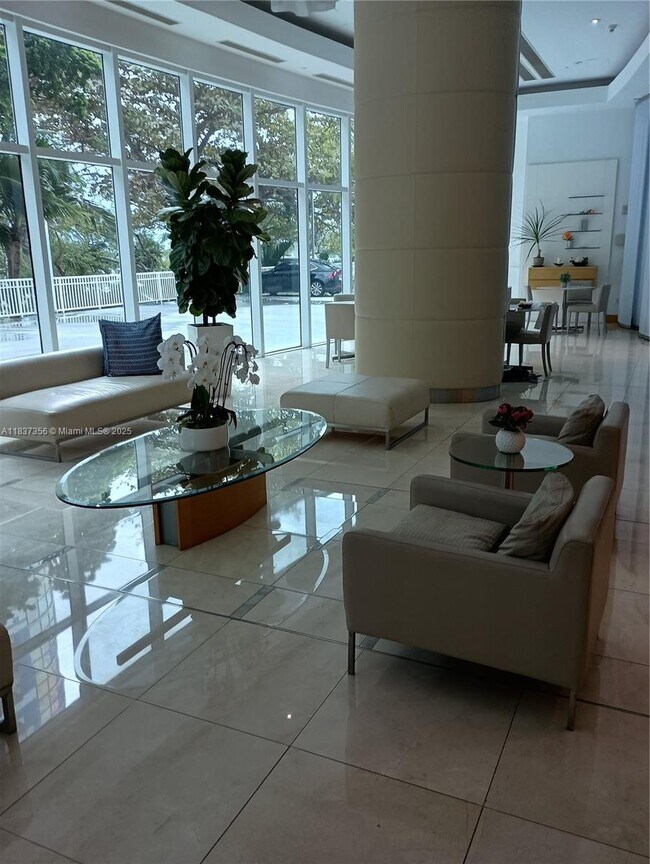 Building Photo - 2101 Brickell Ave