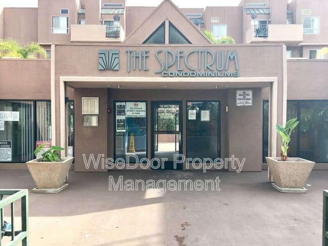 Building Photo - 450 E 4th St