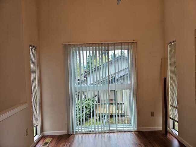 Building Photo - Amazing 3B/3B Single Family Home near Microsoft, prime Redmond location