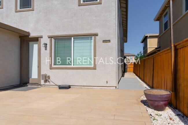 Building Photo - 312 E Liverno Ave