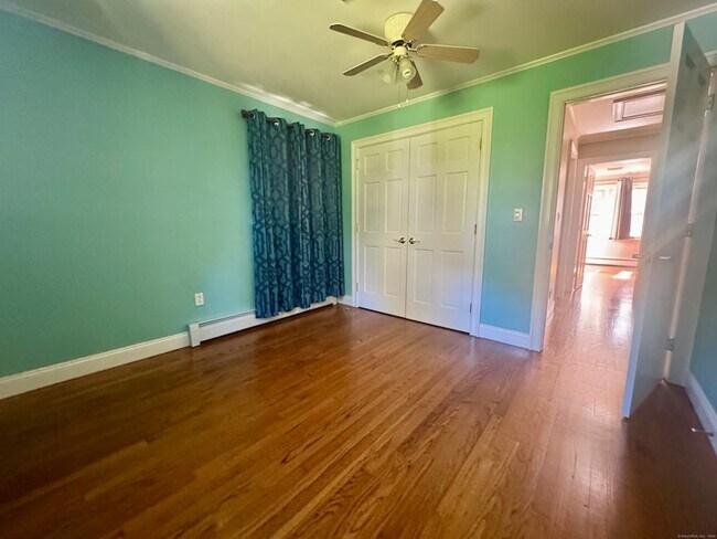Building Photo - 317 Weeping Willow Ln