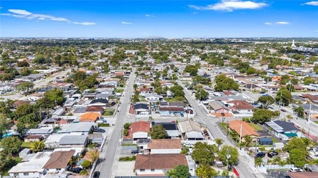 Building Photo - 361 E 39th St