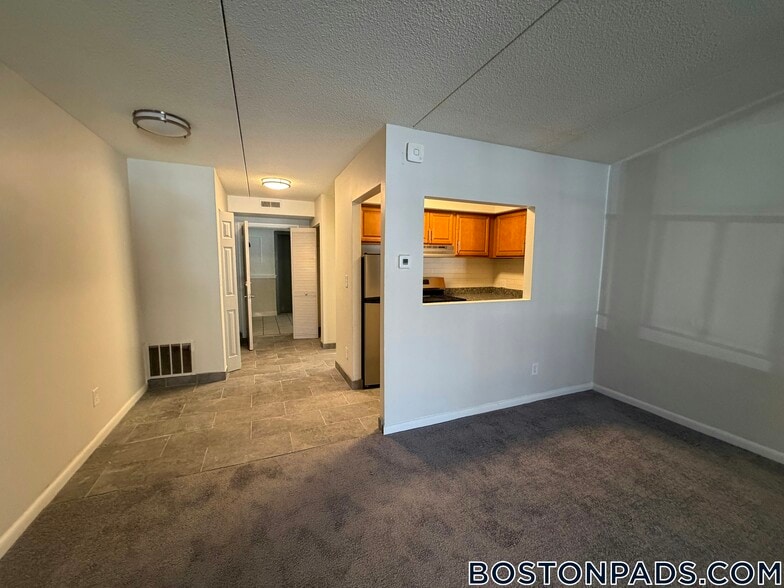 Building Photo - 60 Reservoir St