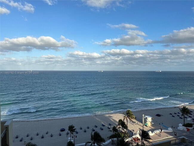 Primary Photo - 2900 Banyan St