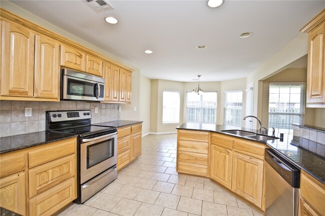 Building Photo - 1250 Torbay Trce
