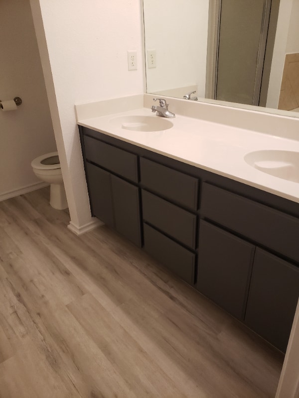 Building Photo - 1121 Dixon Cir