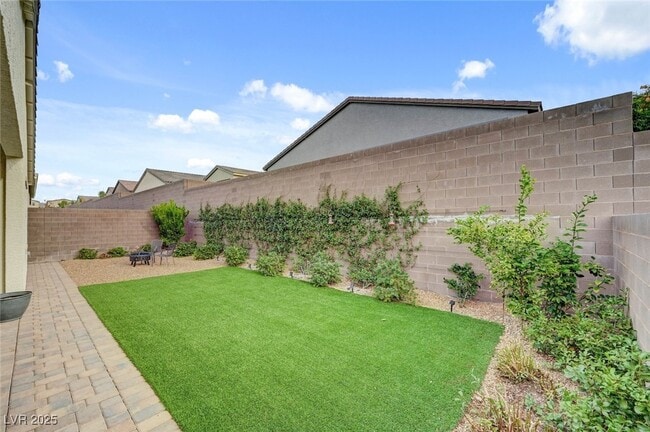 Building Photo - 3395 Stone View Ave