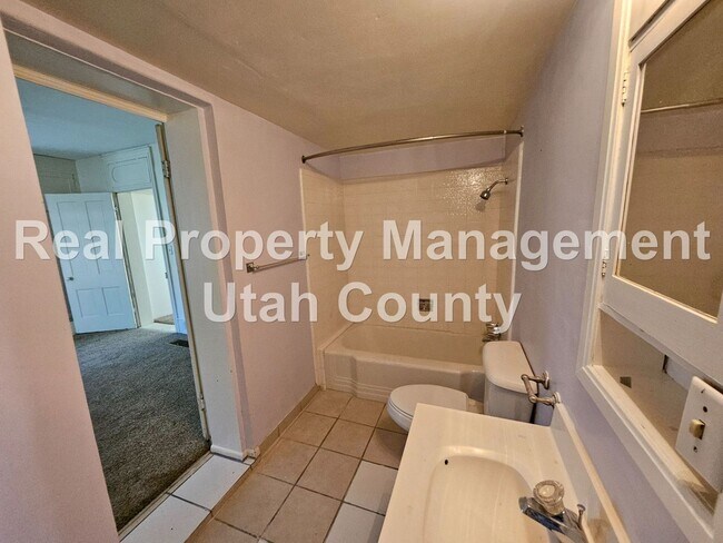 Building Photo - 209 S 400 E