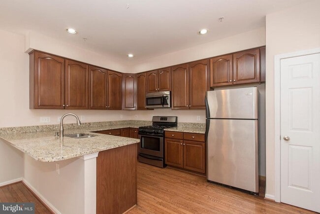 Building Photo - 117 Longpoint Way