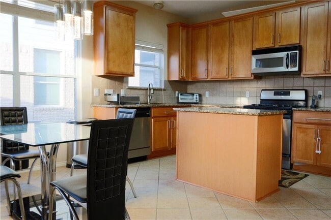 Building Photo - 11008 Crazy Well Dr