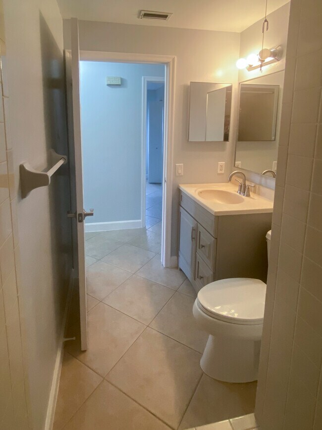 Building Photo - 7607 S Sherrill St