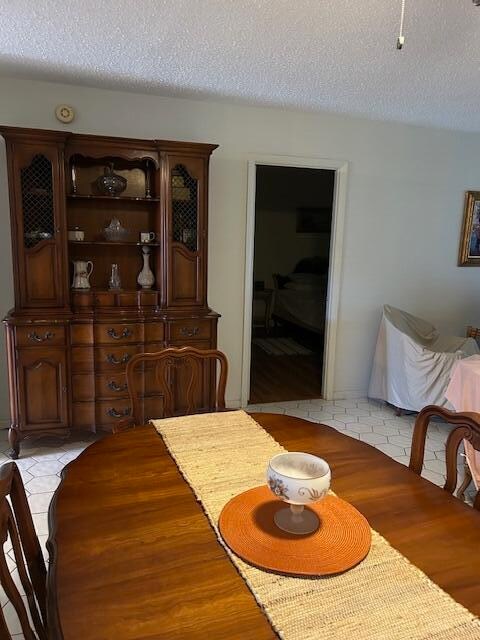 Building Photo - 221 Lake Meryl Dr