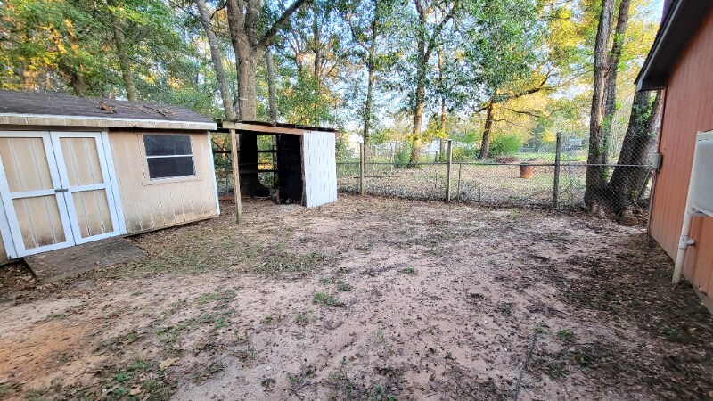 Building Photo - 2100 Hill Top Ct