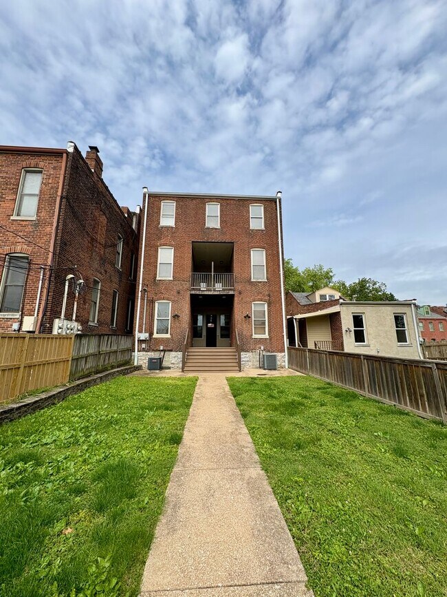 Building Photo - 2406 S 10th St