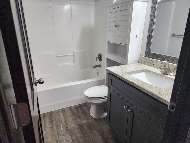 Building Photo - Two bedroom two bathroom Duplex