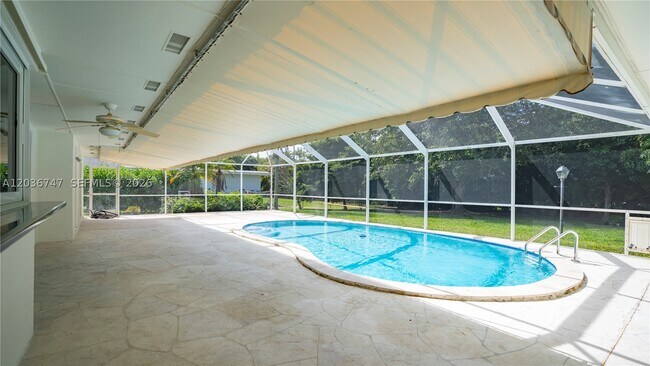 Building Photo - 15340 SW 85th Ave
