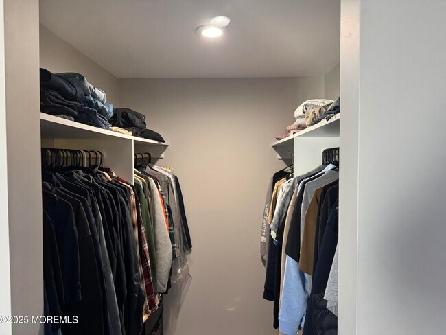 Building Photo - 28 Melrose Dr