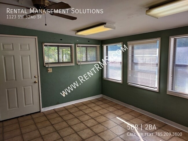 Building Photo - 1123 SW 32nd St
