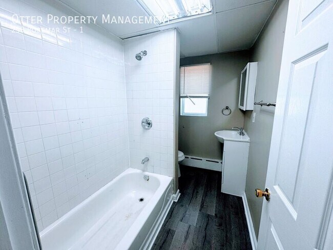 Building Photo - 253 Rosemar St