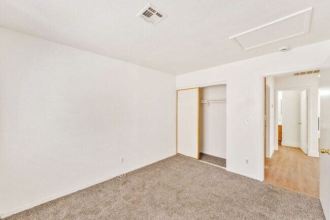 Building Photo - Comfort, Style & Single-Story Living in a Prime North Las Vegas Location!