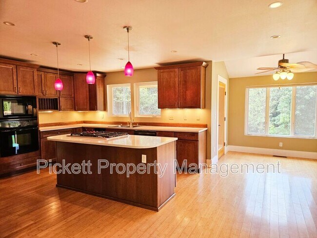 Building Photo - 27201 WA-3