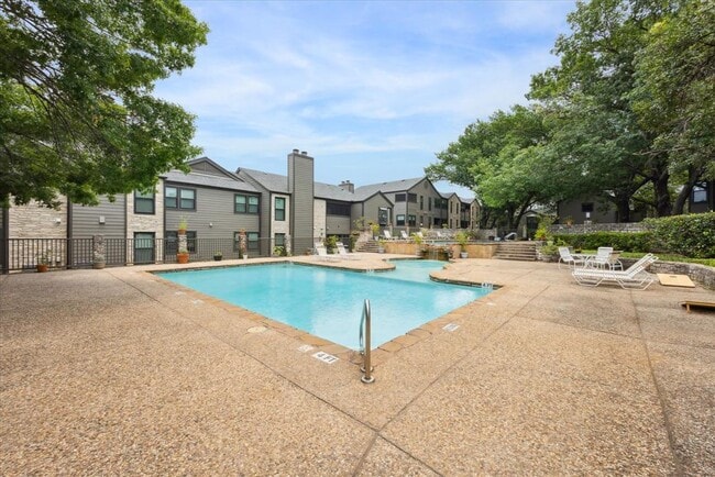 Building Photo - 1510 W N Loop Blvd