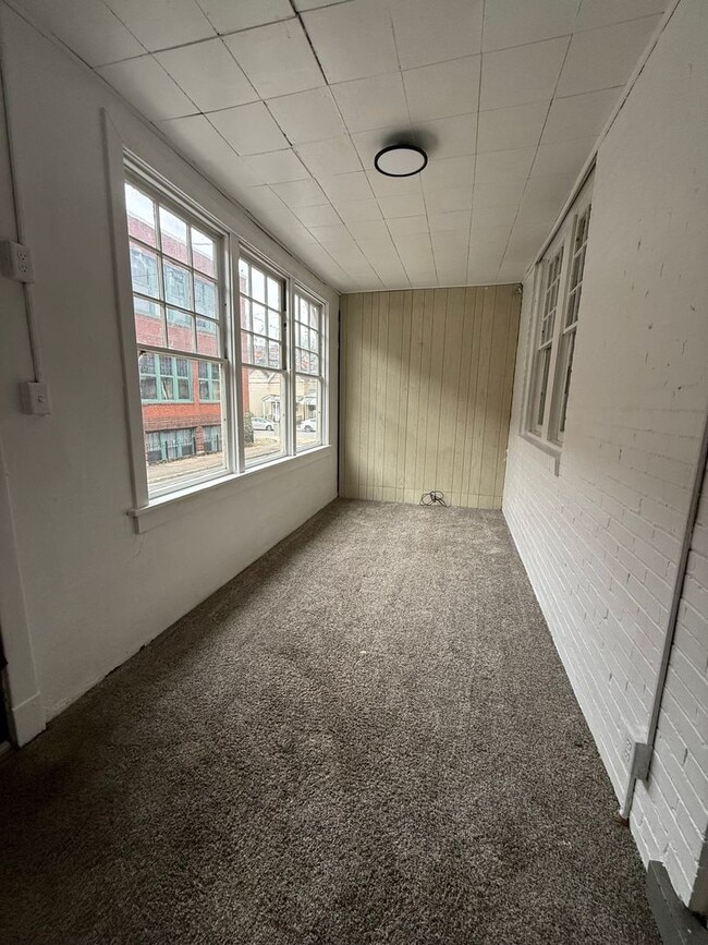 Building Photo - 105 Court St