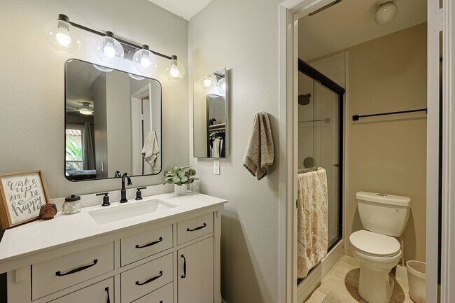 Building Photo - 2 Bed / 2 Bath Condo for Rent – Mission Valley