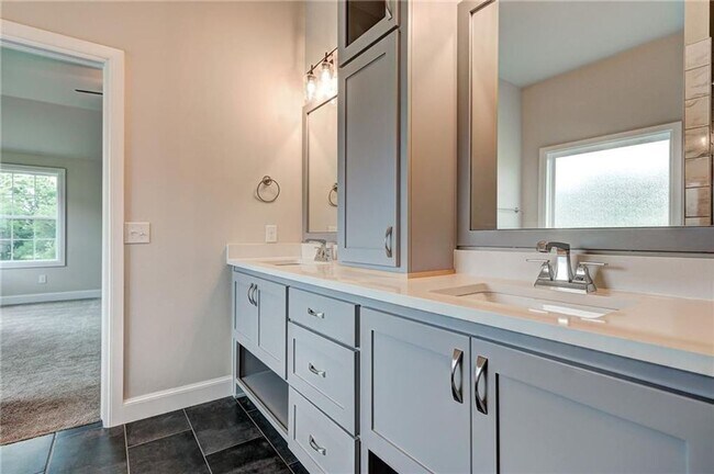 Building Photo - **Stunning 4 Bed, 4 Bath in Edmond Schools