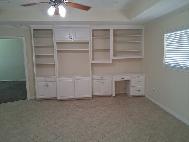 Building Photo - 17010 Poplar Hill St