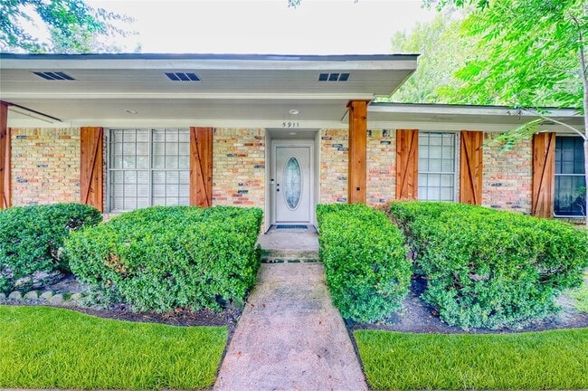 Building Photo - 5911 Dawnridge Dr