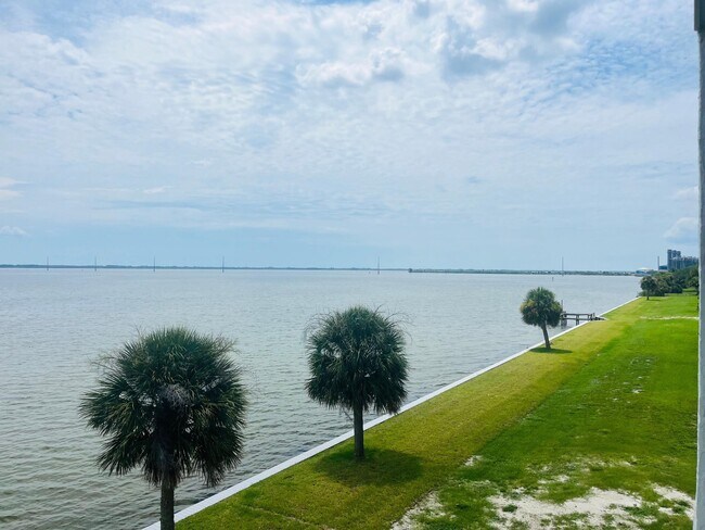 Building Photo - 6850 US-1