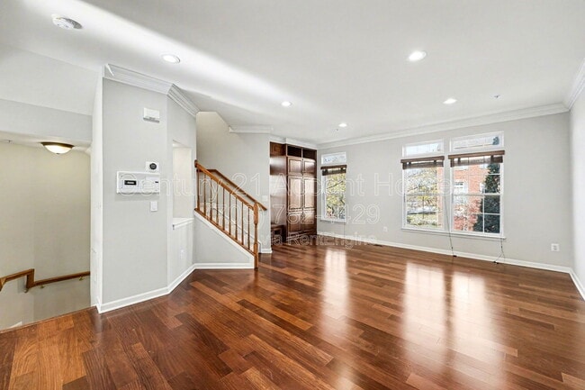 Building Photo - 716 Scarburgh Way